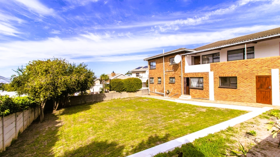 7 Bedroom Property for Sale in Loevenstein Western Cape